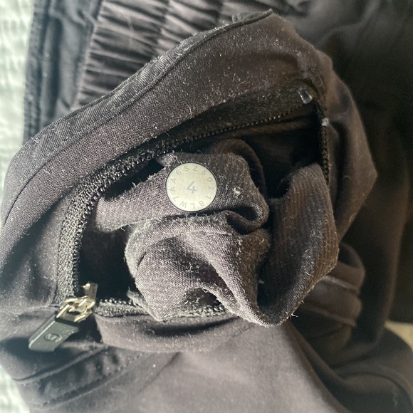 BLACK LULULEMON TRACKER SHORTS - Picture 4 of 5